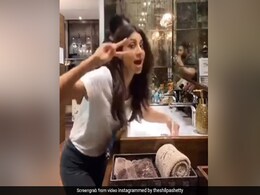 शिल्पा शेट्टी ने पति राज कुंद्रा के साथ किया #SafehandsChallenge लेकिन... देखें Video शिल्पा शेट्टी ने पति राज कुंद्रा के साथ किया #SafehandsChallenge लेकिन... देखें Video