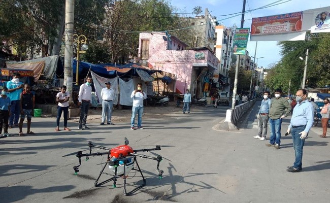 नॉर्थ दिल्ली में एमडीसी ने कोरोना वायरस से बचाव के लिए नई पहल की, ड्रोन का इस्तेमाल
