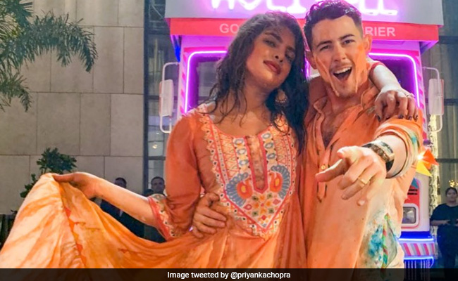 Nick Jonas Plays Holi For The First Time. Priyanka Chopra Shows "How It's Done"