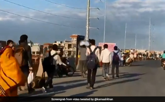 पैदल घर के लिए निकले मजदूरों पर बॉलीवुड एक्टर का ट्वीट, बोले- मैं इनका दर्द समझ सकता हूं क्योंकि मैं भी कभी...