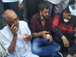 MP का सियासी घमासान: बागी विधायकों से मिलने बेंगलुरु पहुंचे दिग्विजय सिंह हिरासत से रिहा, पुलिस कमिश्नर से मिलने की जताई इच्छा MP का सियासी घमासान: बागी विधायकों से मिलने बेंगलुरु पहुंचे दिग्विजय सिंह हिरासत से रिहा, पुलिस कमिश्नर से मिलने की जताई इच्छा
