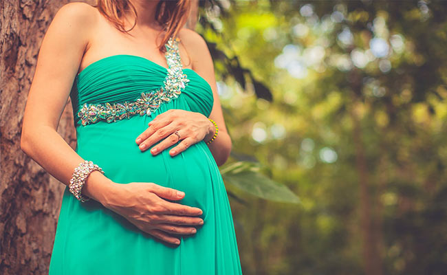 6 Stylish And Comfortable Maternity Dresses For Fashionable Moms-To-Be