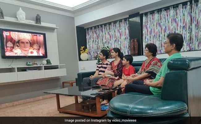 Viral: When Reel Life Ram Arun Govil Watched <i>Ramayan</i> With His Family