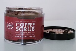 Swirlster Beauty Review: We Try The Beauty Co. Coffee Chocolate Scrub Swirlster Beauty Review: We Try The Beauty Co. Coffee Chocolate Scrub