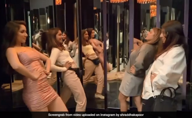 Women's Day पर श्रद्धा कपूर ने दोस्तों संग शेयर किया फनी Video, बोलीं- हर दिन हमारा दिन...