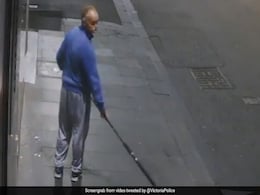 Man Steals Versace Necklace, Twitter Thinks He Should Get To Keep It. Watch Why Man Steals Versace Necklace, Twitter Thinks He Should Get To Keep It. Watch Why