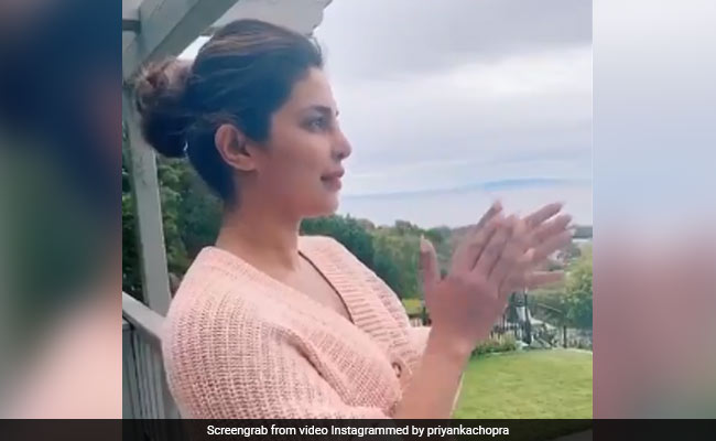 Priyanka Chopra ने USA में रहते हुए किया जनता कर्फ्यू का पालन, बालकनी में खड़े होकर बजाई ताली- देखें Video