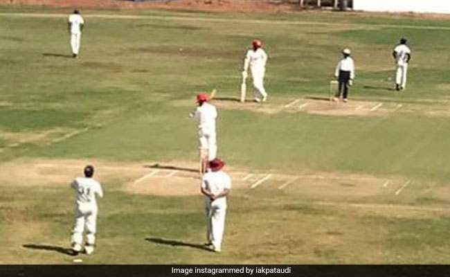 इब्राहिम अली खान की Photo हुईं वायरल, मैदान में यू बैटिंग करते आए नजर