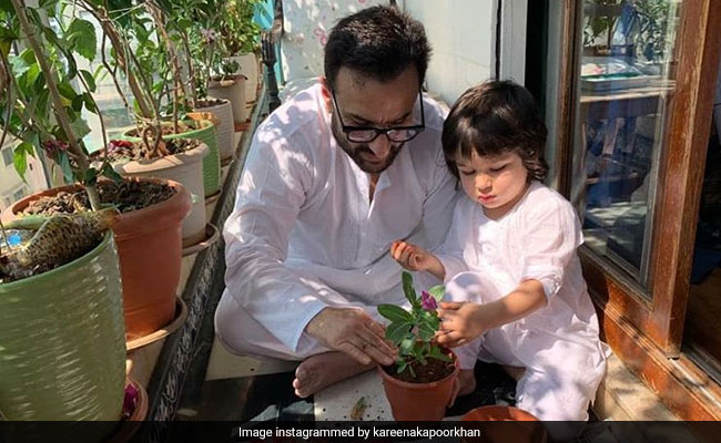 Janta Curfew के बीच तैमूर अली खान पापा सैफ संग पौधे लगाते आए नजर, मम्मी करीना कपूर ने शेयर किया Photo