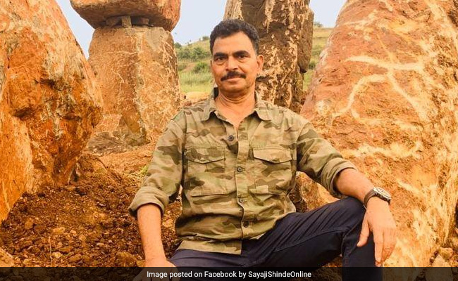 Actor, Friends Put Off Fire On Maharashtra Hills