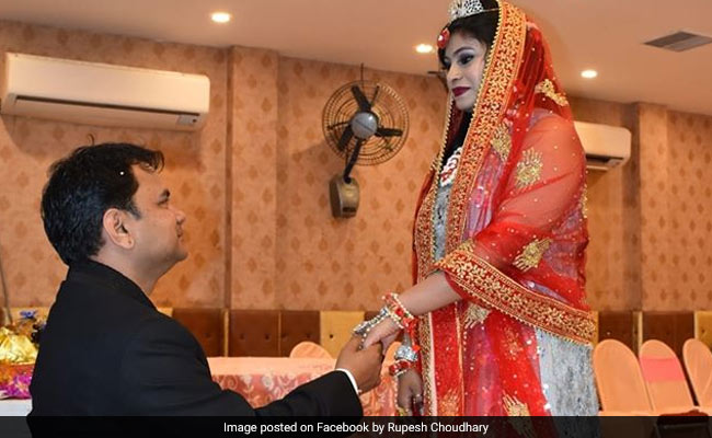 Lucknow Bride Breaks Stereotypes, Brings "<i>Baraat</i>" To Her Own Wedding