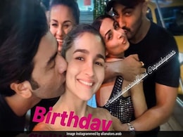 मलाइका-अर्जुन और रणबीर-आलिया की Kiss वाली फोटो वायरल, देखें Photos मलाइका-अर्जुन और रणबीर-आलिया की Kiss वाली फोटो वायरल, देखें Photos