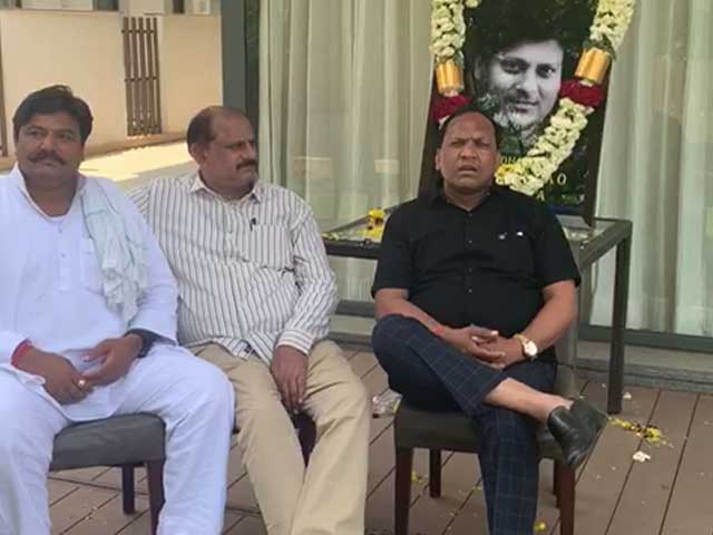 Congress Rebels Send "Support Scindia" Videos