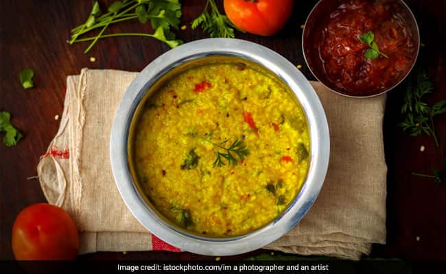 Protein-Rich Khichdi: शिल्पा शेट्टी कुंद्रा की प्रोटीन से भरपूर क्वीनोवा <i>खिचड़ी</i> जैसा मील न मिलेगा दोबारा! Protein-Rich Khichdi: शिल्पा शेट्टी कुंद्रा की प्रोटीन से भरपूर क्वीनोवा <i>खिचड़ी</i> जैसा मील न मिलेगा दोबारा!