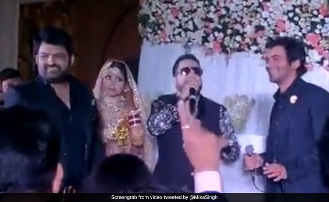 कपिल शर्मा और सुनील ग्रोवर फिर साथ आए नजर, स्टेज पर यूं मिले गले, देखें Video