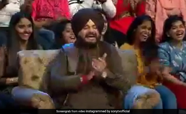 कपिल शर्मा के शो में फिर दिखे नवजोत सिंह सिद्धू, यूं ठहाके लगाते आए नजर... देखें Video