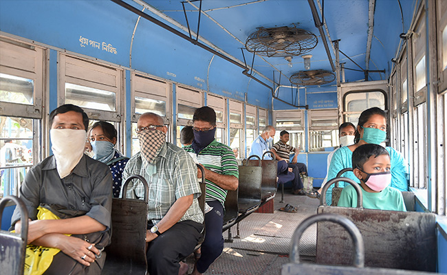 भारत में शुक्रवार को Coronavirus के सबसे ज्यादा मामले आए सामने, कहीं मॉल और बाजार बंद तो कहीं दफ्तर, 10 बातें