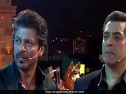 शाहरुख, सलमान, आमिर जहां हैं खामोश, वहीं साउथ के सुपरस्टार कोरोनावायरस के खिलाफ जंग में दे रहे दिल खोलकर दान शाहरुख, सलमान, आमिर जहां हैं खामोश, वहीं साउथ के सुपरस्टार कोरोनावायरस के खिलाफ जंग में दे रहे दिल खोलकर दान