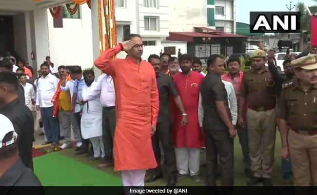 महाराष्ट्र में सरकार के 100 दिन : उद्धव ठाकरे पहुंचे अयोध्या, शिवसेना बोली- विचारधारा में कोई बदलाव नहीं