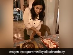 Watch: Alia Bhatt's Birthday Celebration Was Full Of Foodie Fun And 5 Beautiful Cakes (See Pics) Watch: Alia Bhatt's Birthday Celebration Was Full Of Foodie Fun And 5 Beautiful Cakes (See Pics)