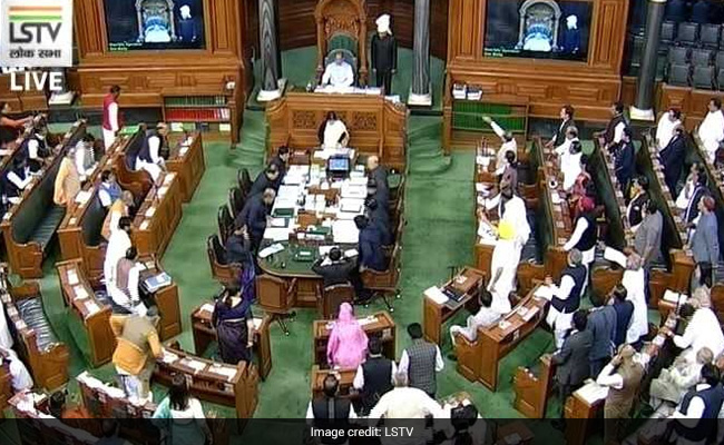 विपक्षी दलों ने की दिल्ली हिंसा की न्यायिक जांच की मांग, गृह मंत्रालय और पुलिस की भूमिका पर उठाए सवाल