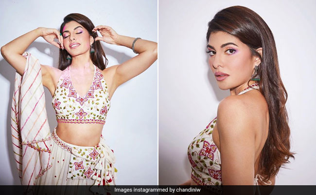 खूबसूरत व्हाइट लंहगे और बैकलेस चोली में नजर आईं जैकलीन फर्नांडेज, देखें ये शानदार Photos