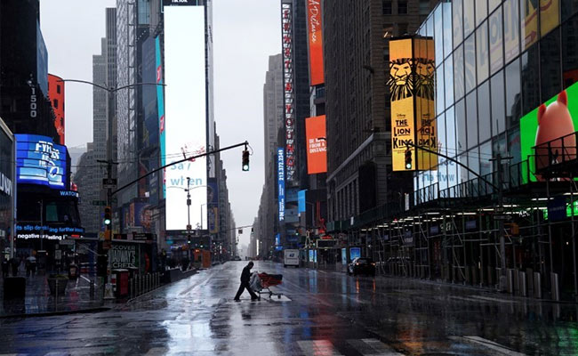 Delta Wave May Peak Soon In US But Virus Expected To Become Endemic