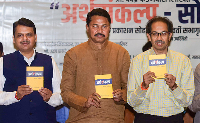 At Devendra Fadnavis's Book Event, Uddhav Thackeray Jabs BJP Over Notes Ban