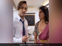 जैकलीन फर्नांडिस के साथ होली मनाने की तैयारी में हैं बिग बॉस फेम आसिम रियाज, देखें धमाकेदार Video जैकलीन फर्नांडिस के साथ होली मनाने की तैयारी में हैं बिग बॉस फेम आसिम रियाज, देखें धमाकेदार Video