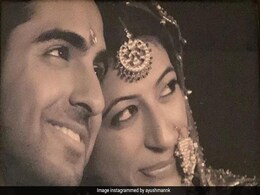 आयुष्मान खुराना ने 19 साल पहले ऐसे किया था अपने प्यार का इजहार, पत्नी ताहिरा की फोटो शेयर कर लिखा... आयुष्मान खुराना ने 19 साल पहले ऐसे किया था अपने प्यार का इजहार, पत्नी ताहिरा की फोटो शेयर कर लिखा...