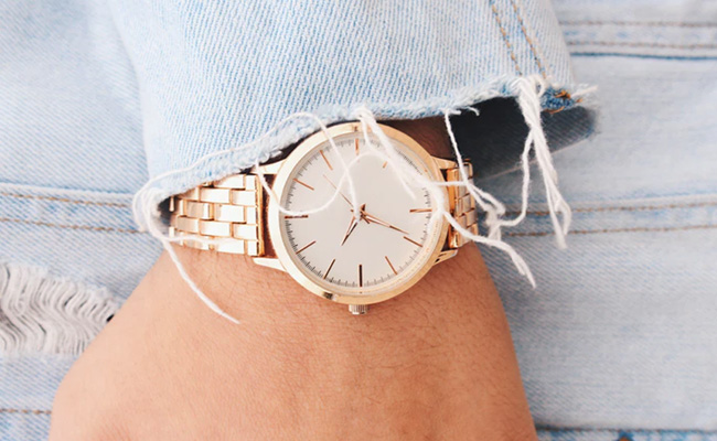 Amazon Mega Fashion Sale: Stylish Watches For Upto 70% Off