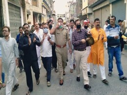 UP Officials Seen With Crowd Amid "<i>Janata</i> Curfew". Then, A Clarification UP Officials Seen With Crowd Amid "<i>Janata</i> Curfew". Then, A Clarification