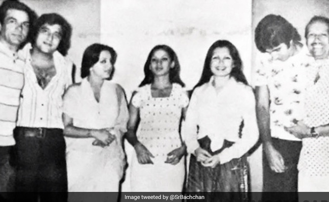 Count The Stars In Amitabh Bachchan's "Mahurat" Pic Of <I>Amar Akbar Anthony</I>