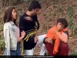 राजपाल यादव को शख्स ने लड़की के लिए मारा थप्पड़, थोड़ी देर बाद हुआ ऐसा...देखें Video राजपाल यादव को शख्स ने लड़की के लिए मारा थप्पड़, थोड़ी देर बाद हुआ ऐसा...देखें Video