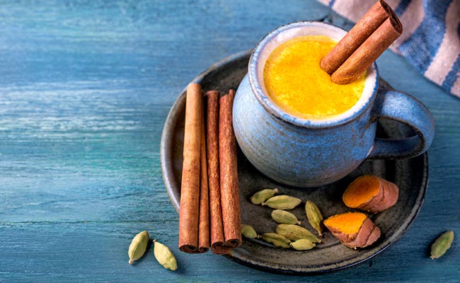 Make An Immunity-Boosting Turmeric Latte At Home With These 8 Picks