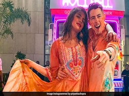 Holi 2020: निक जोनास ने प्रियंका चोपड़ा संग मनाई होली, अंबानी की पार्टी में दिखा जबरदस्त अंदाज... देखें Video Holi 2020: निक जोनास ने प्रियंका चोपड़ा संग मनाई होली, अंबानी की पार्टी में दिखा जबरदस्त अंदाज... देखें Video
