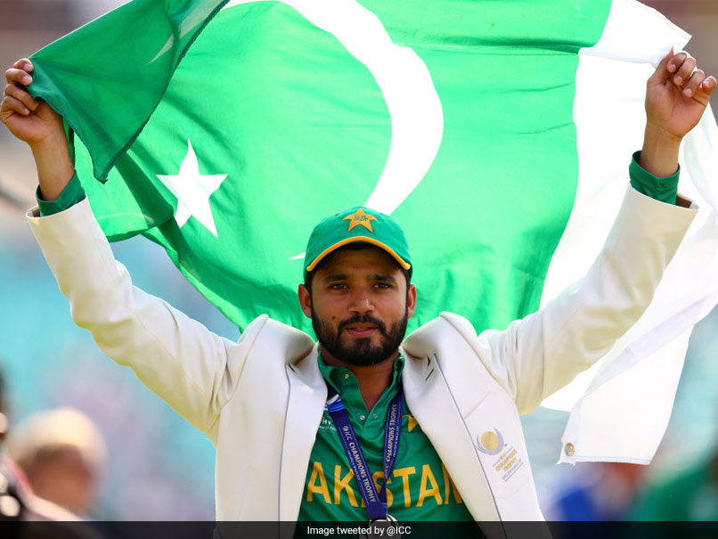 पुणे स्थित म्युजियम ने पाकिस्तान के अजहर अली के उस बल्ले को खरीदा, जिससे उन्होंने...