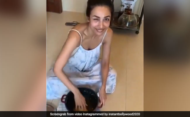 Viral: Malaika Arora Tried Making <i>Besan Laddoo</I>s. So, How Did She Do?