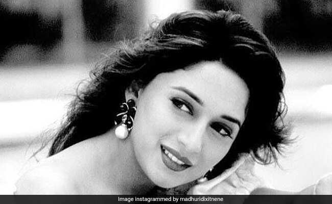 Lockdown Workout: शिल्पा शेट्टी के बाद अब Madhuri Dixit ने बहाया पसीना, इस अंदाज में की एक्सरसाइज, देखें Video