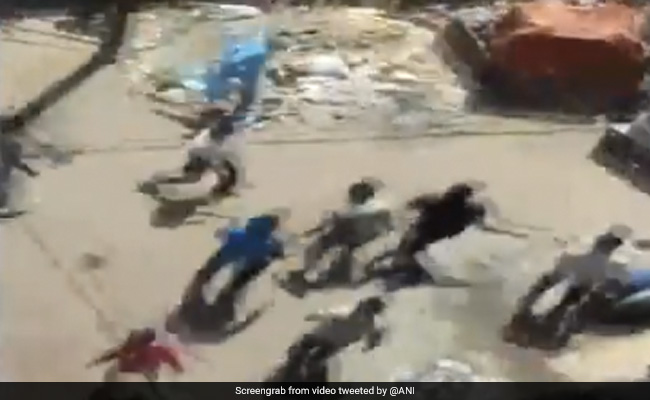 इंदौर में स्वास्थ्य कर्मियों पर हुआ हमला तो बॉलीवुड एक्ट्रेस बोलीं- हमें उनका धन्यवाद करना चाहिए था न कि...