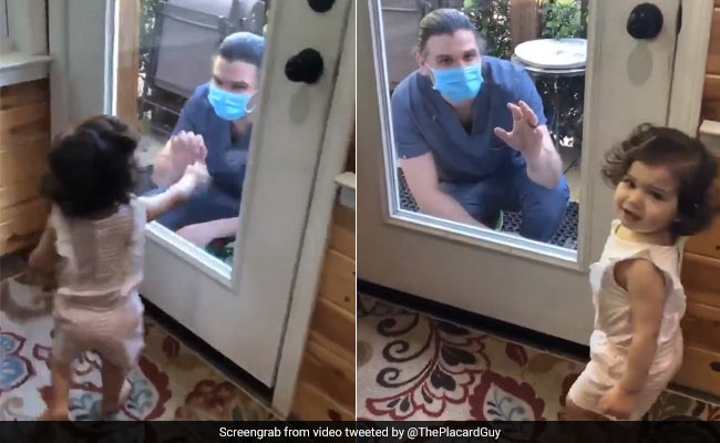 डॉक्टर लौटा घर तो चीख मारकर रोने लगी बेटी, नहीं खोलने दिया दरवाजा तो किया ऐसा... देखें Viral Video