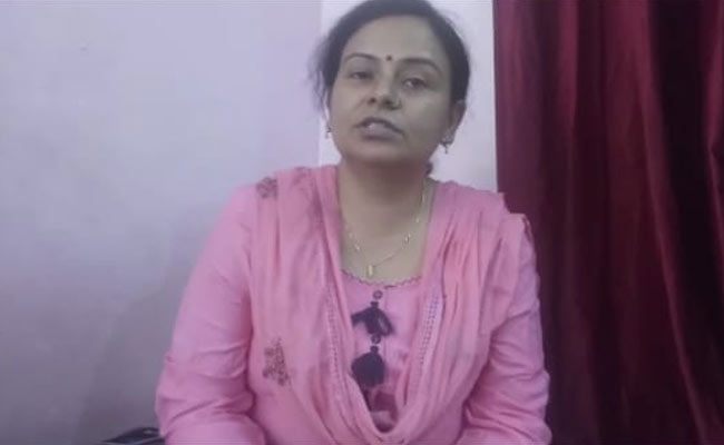 एमपी की मृत महिला डॉक्टर की जगह शेयर की जा रही थी गाजियाबाद की प्रोफेसर की फोटो, थाने जाकर बताना पड़ा- मैं जिंदा हूं