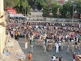 मुंबई के बांद्रा स्टेशन पर लॉकडाउन के बीच जमा हुए हजारों मजदूर, तो एक्ट्रेस बोलीं- ये भूखी और अभागी भीड़... मुंबई के बांद्रा स्टेशन पर लॉकडाउन के बीच जमा हुए हजारों मजदूर, तो एक्ट्रेस बोलीं- ये भूखी और अभागी भीड़...
