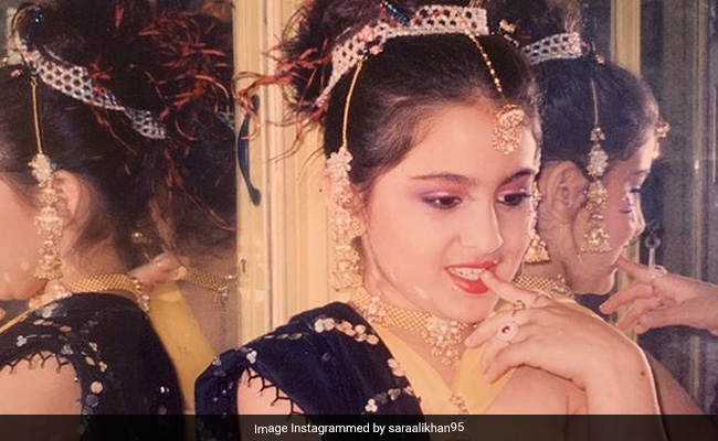 सारा अली खान ने शेयर की बचपन की तस्वीरें, बोलीं- मेरे सपनों की रानी, हमेशा मैं ही... देखें Photos