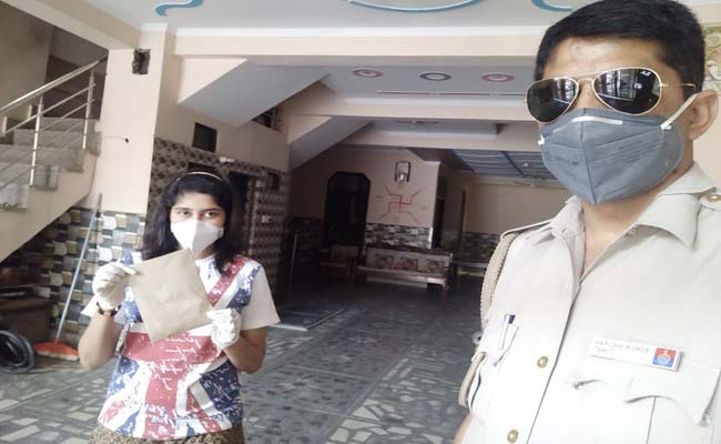 दिल्ली पुलिस ने पेश की इंसानियत की मिसाल, वक्त रहते कुछ इस तरह मरीज तक पहुंचाई दवा...