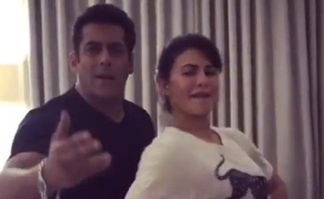 सलमान खान ने 'चलती है क्या 9 से 12' पर जैक्लीन फर्नांडीस को सिखाया डांस, Video में दिखी शानदार कैमेस्ट्री