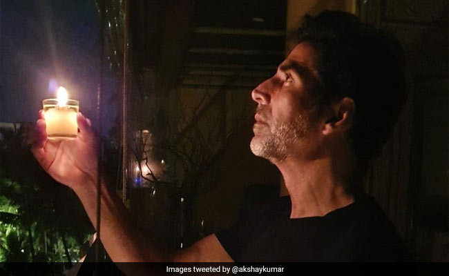 पीएम मोदी की अपील पर जले दीये और मोमबत्तियां, बॉलीवुड एक्टर्स के घरों का यूं रहा नजारा