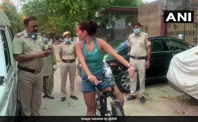 Uruguay Woman Stopped For Not Wearing Mask Argues With Delhi Cops