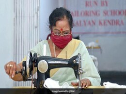 President Ram Nath Kovind's Wife Stitches Masks For Shelter Homes President Ram Nath Kovind's Wife Stitches Masks For Shelter Homes