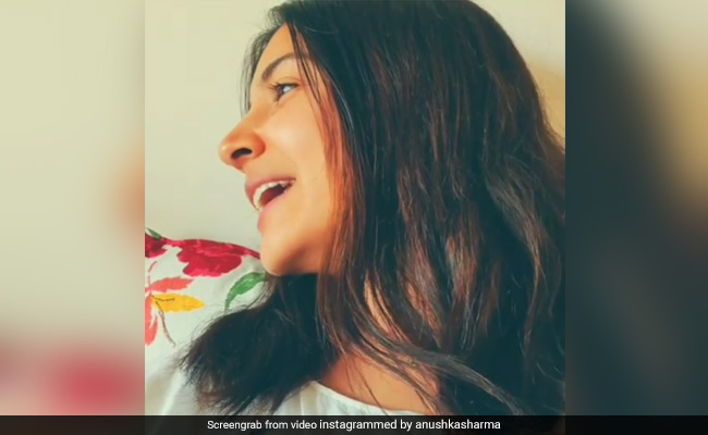 "<I>Kohli, Chauka Maar Na</I>:" Anushka Sharma Ensures Virat Doesn't Miss The Pitch